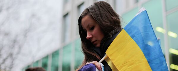 Демонстранти носе заставе Украјине и ЕУ - Sputnik Србија
