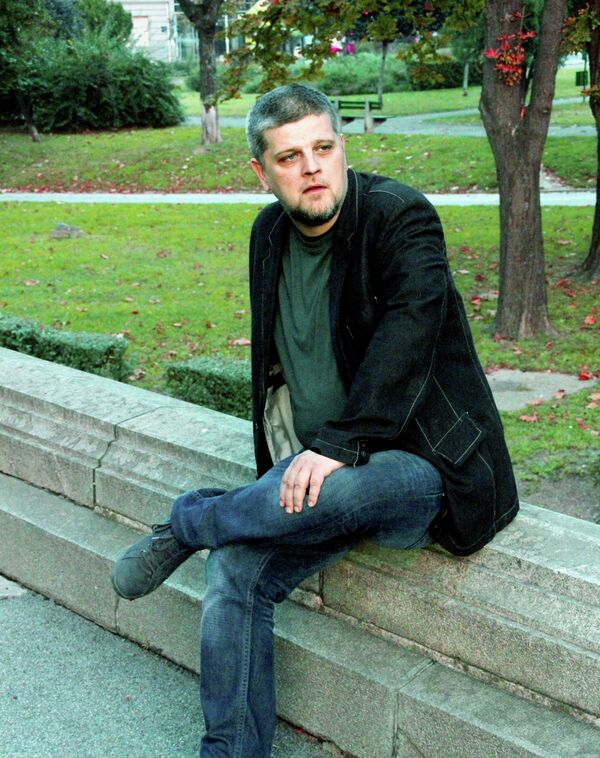 Vladimir Kecmanović: Nažalost, u praksi stvari stoje tako da se bavljenje Bibliotekom i bilo kojom kulturnom institucijom u aktuelnom trenutku pretvara u bavljenje pijačarskim pričama. A takve institucije na pijacu ne bi smele da liče. - Sputnik Srbija