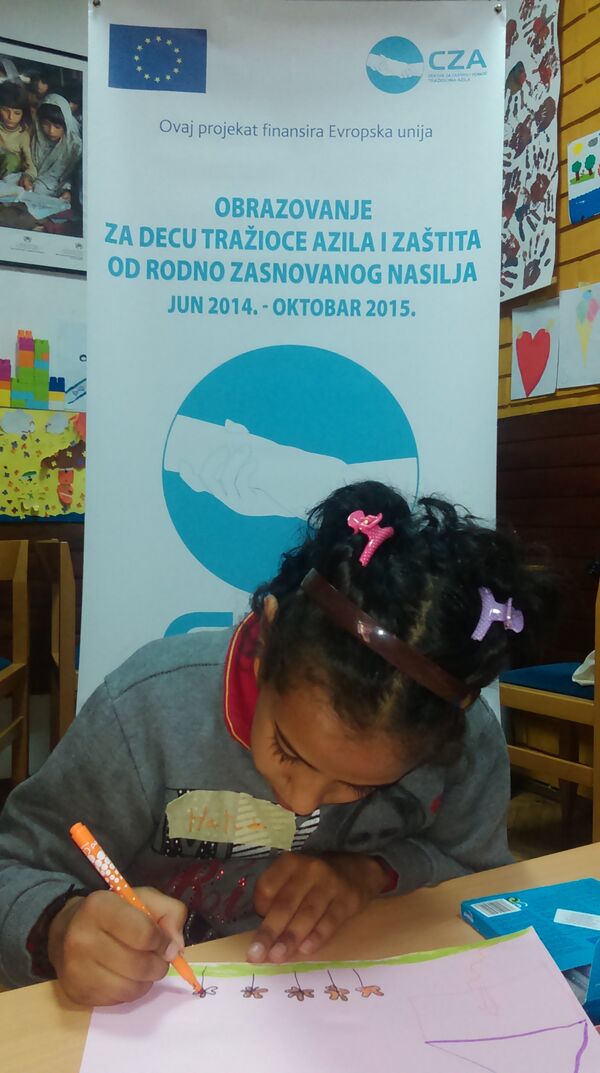 Деца се у Србији задржавају од седам дана до три месеца, где се сусрећу са недостатком стручњака у полицији и Центрима за социјални рад. - Sputnik Србија