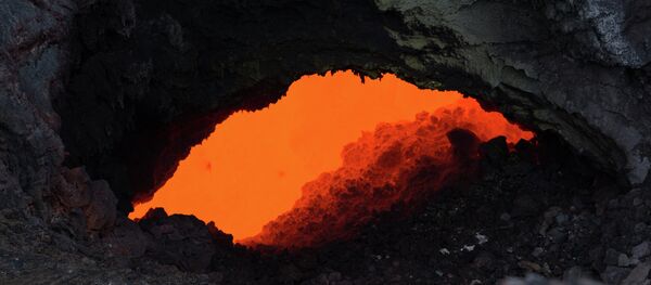 जापान में ज्वालामुखी फटा, निवासियों को निकालने का आदेश - Sputnik Србија