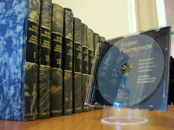 У роману „Доктор Живаго“ који је писао 40 - 50-их година прошлог века, Пастернак се ослонио на традиције романа 19. века те је изградио дело на фабули о судбини неколико породица, обухватајући простор од западних руских граница до Сибира, са Москвом у средишту, описујући две руске револуције те завршавајуци епилогом из времена Другог светског рата - Sputnik Србија