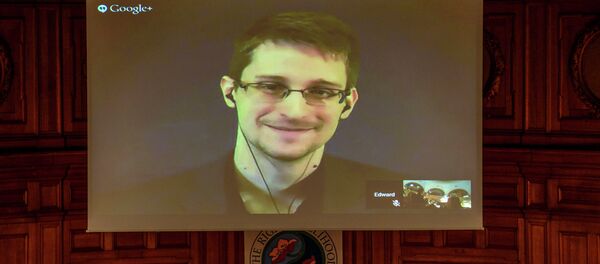 Едвард Сноуден Едвард Сноуден - Sputnik Србија