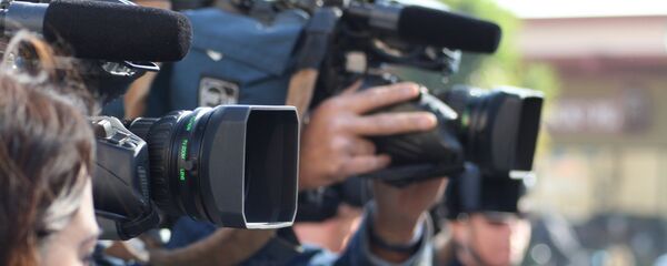 Новинари, илустрација - Sputnik Србија