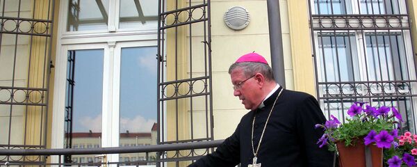 Važno je da postoji jedan moralni autoritet, neko ko jednostavno nosi u svom srcu, u svom razumu, brigu za čitavo čovečanstvo. Logično je da su se razvijale autokefalne crkve, ali vi treba da znate da i te crkve imaju neku povezanost, inače ne bi mogle biti prave crkve, ukoliko među njima nema jedinstva - Sputnik Srbija