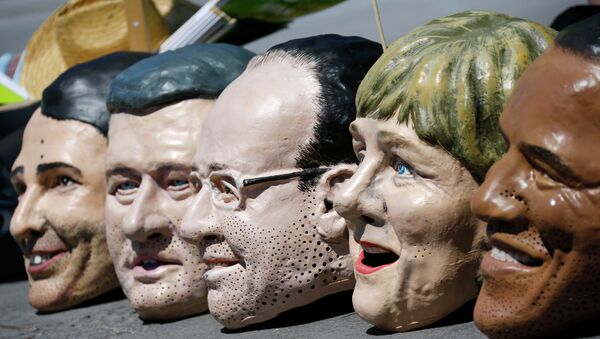 Протест против Г7 у Немачкој - маске са ликовима лидера држава-чланица Г7 - Sputnik Србија
