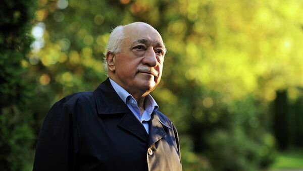 Muhamed Fetulah Gulen je vođa pokreta Hizmet, što zna turskom znači služba - Sputnik Srbija
