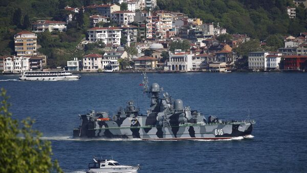Руска корвета Самум са ракетама за навођење у Босфору, на путу ка Средоземном мору - Sputnik Србија
