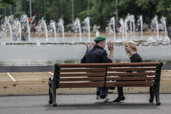 Park je omiljeno mesto za odmor žitelja ruske prestonice u kojem se brzo zaboravlja na buku i brigu urbanog života Park je omiljeno mesto za odmor žitelja ruske prestonice u kojem se brzo zaboravlja na buku i brigu urbanog života - Sputnik Srbija