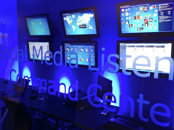 Novac lokalnih samouprava koji je do sada bio namenjen finansiranju medija čiji su osnivači lokalne samouprave po pravilima novog Zakona o javnom informisanju, biće raspodeljen na konkursu, dodeljen za projekte koje kao najbolje ocene članice Medijske zajednice, koje u konkursnim komisijama imaju većinu. - Sputnik Srbija