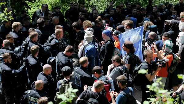 Sukob policije i anti-G7 demonstranata blizu Elmaua u Nemačkoj - Sputnik Srbija