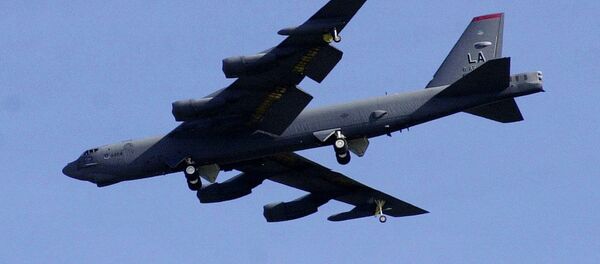 Амерички бомбардер Б-52 Амерички бомбардер Б-52 - Sputnik Србија