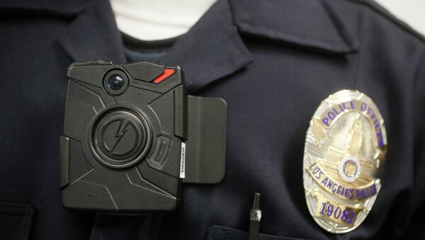 Камера на униформи полицајца - Sputnik Србија