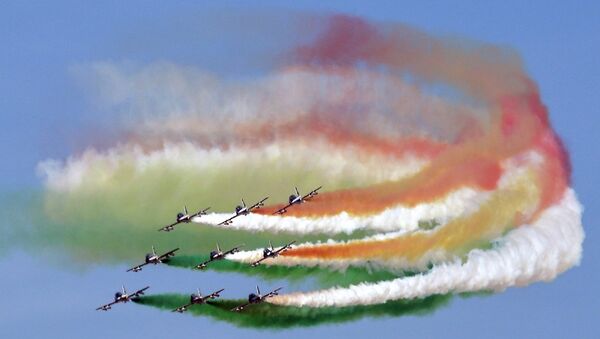 Прослава Дана републике у Италији.Авиони испуштају дим у бојама италијанске заставе - Sputnik Србија