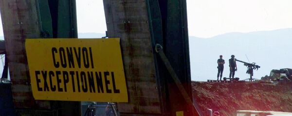 Француски војници чувају стражу у војној бази код Куманова у Македонији, 1999 године - Sputnik Србија