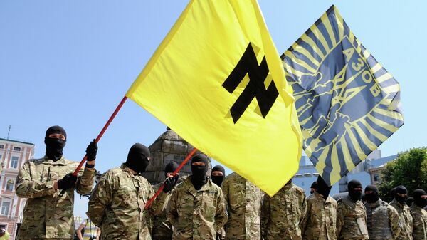 Vojnici Azovskog bataljona polažu zakletvu u Kijevu pre odlaska u Donbas - Sputnik Srbija