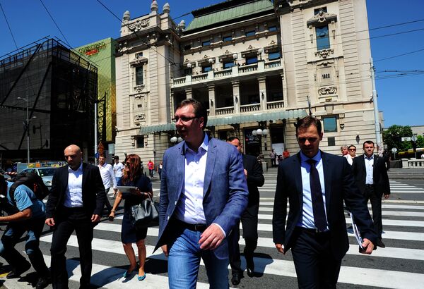 Kampanju „Moja Srbija“, pored srpskog premijera promovišu i mionistar trgovine, turizma i telekomunikacija Rasim Ljajić i ministar privrede Željko Sertić. Kampanju „Moja Srbija“, pored srpskog premijera promovišu i mionistar trgovine, turizma i telekomunikacija Rasim Ljajić i ministar privrede Željko Sertić. - Sputnik Srbija