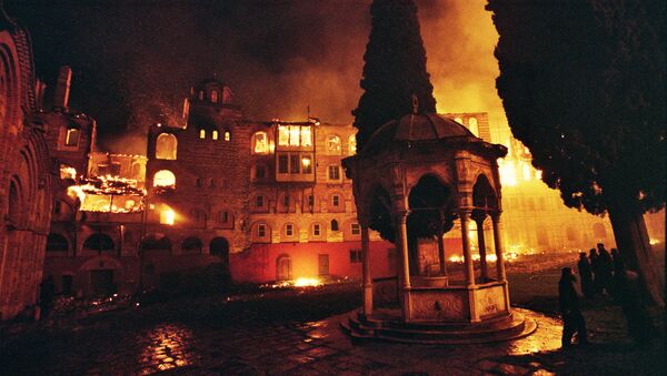 Хиландар, 4. марта 2004. изгорео је цео северни део манастира - Sputnik Србија