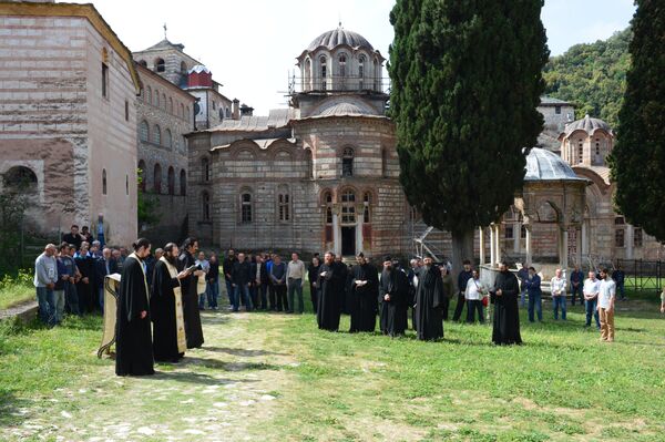 Хиландар - Сваки посао почиње са молитвом, молебан за почетак радова на Белом конаку 17. маја - Sputnik Србија