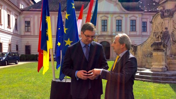 Aleksandra Vučić i Johanes Han na Evropskom forumu Vahau, u Austriji - Sputnik Srbija