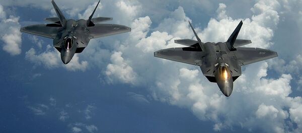 Амерички истребитељи Ф-22 Амерички истребитељи Ф-22 - Sputnik Србија