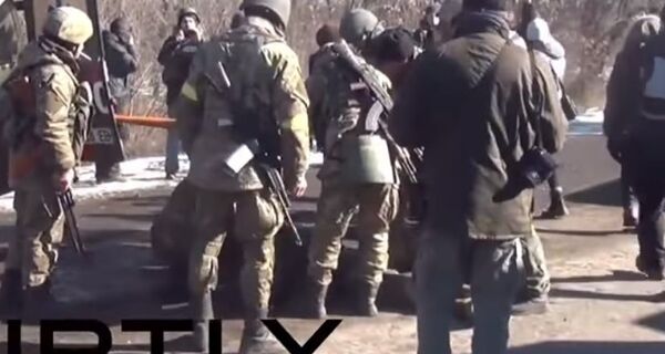 Украјински војник у Домбасу Украјински војник у Домбасу - Sputnik Србија