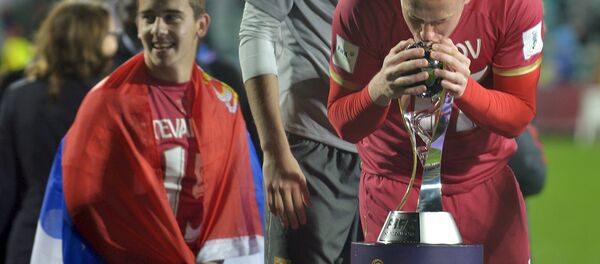 Slavnje srpskih reprezentativaca posle pobede nad Brazilom u finalu svetkog prvenstva u fudbalu do 20 godina. - Sputnik Srbija