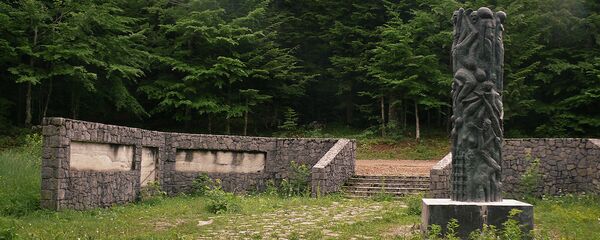 Споменик убијенима и логору Јадовно Споменик убијенима и логору Јадовно - Sputnik Србија