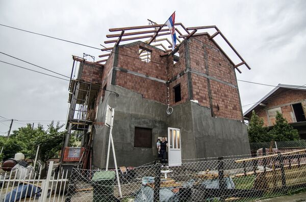 Salivanje ploče: Prijatelji iz organizacije Srbi za Srbe učestvovali su u svim radovima - Sputnik Srbija