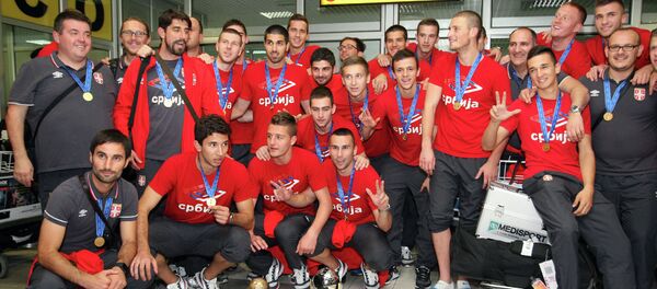 Репрезентативци Србије стигли у Београд - Sputnik Србија