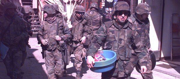 Војници са метлама- Илустрација - Sputnik Србија