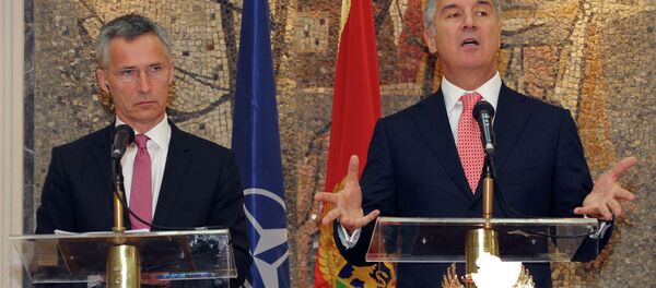 Genrelni sekreter NATO-a Jens Stoltenberg i Milo Đukanović - Sputnik Srbija