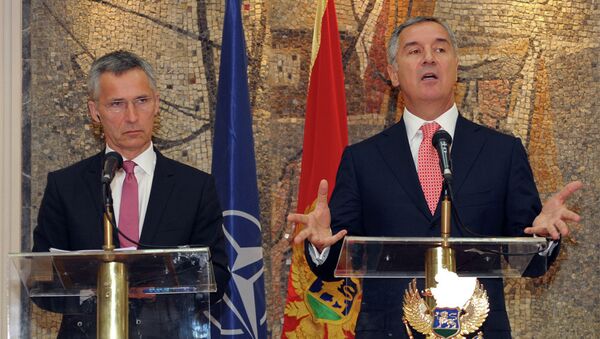 Genrelni sekreter NATO-a Jens Stoltenberg i Milo Đukanović - Sputnik Srbija