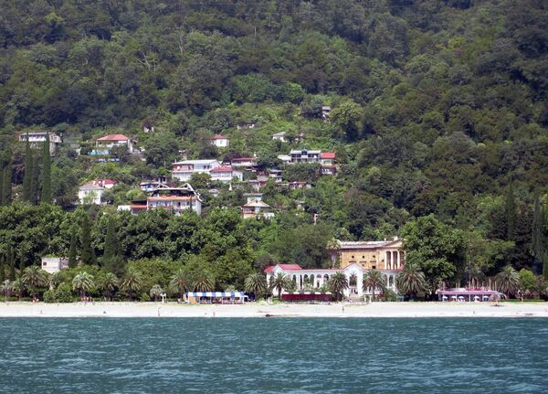 Grad Gagra nalazi se u Abhaziji na obali Crnog mora Grad Gagra nalazi se u Abhaziji na obali Crnog mora - Sputnik Srbija