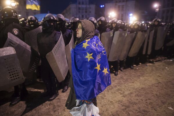 Policija se sukobljava sa demonstrantima na Majdanu - Sputnik Srbija