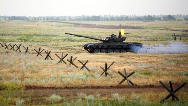 Tenk T-72B3 na vojnom takmičenju u tenkovskom biatlonu kod Volgograda. - Sputnik Srbija