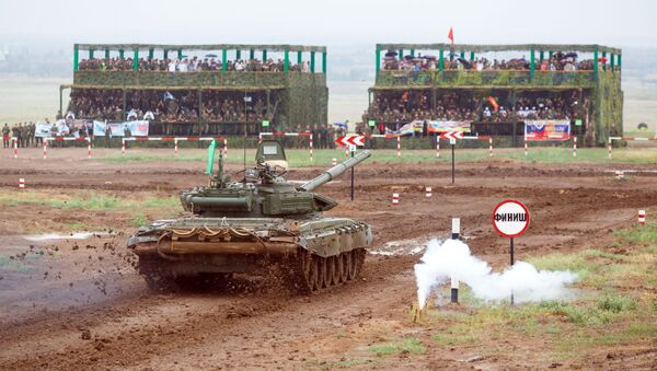 Tenk T-72B3 na vojnom takmičenju u tenkovskom biatlonu u Volgogradu. - Sputnik Srbija