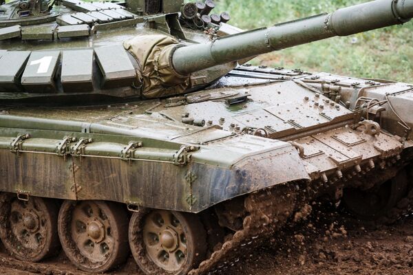 Tenk T-72B3 na vojnom takmičenju u tenkovskom biatlonu u Volgogradu. - Sputnik Srbija