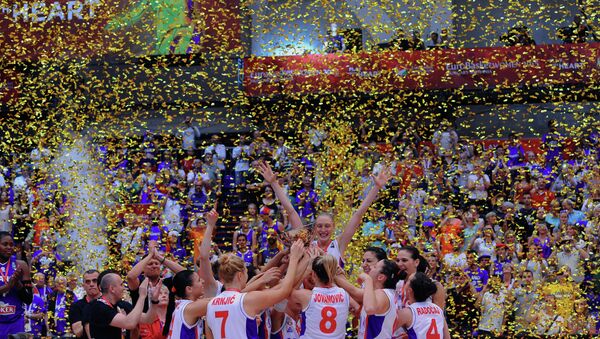 Srpkse košarkašice sa trofejem prvaka Evrope - Sputnik Srbija