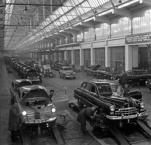 Путин поносан на совјетску прошлост Путин поносан на совјетску прошлост - Sputnik Србија