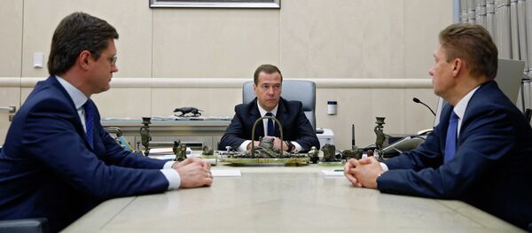 Дмитриј Медведев, Александар Новак и Алексеј Милер - Sputnik Србија