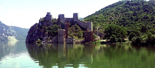 Смедеревска тврђава на ушћу реке Језаве у Дунав коју је у XV веку (од 1428. године) подигао деспот Србије Ђурађ Бранковић - Sputnik Србија