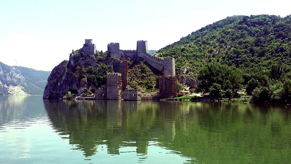 Смедеревска тврђава на ушћу реке Језаве у Дунав коју је у XV веку (од 1428. године) подигао деспот Србије Ђурађ Бранковић - Sputnik Србија