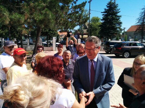 Руске железнице обнављају школу у Голубинцима (видео) - Sputnik Србија