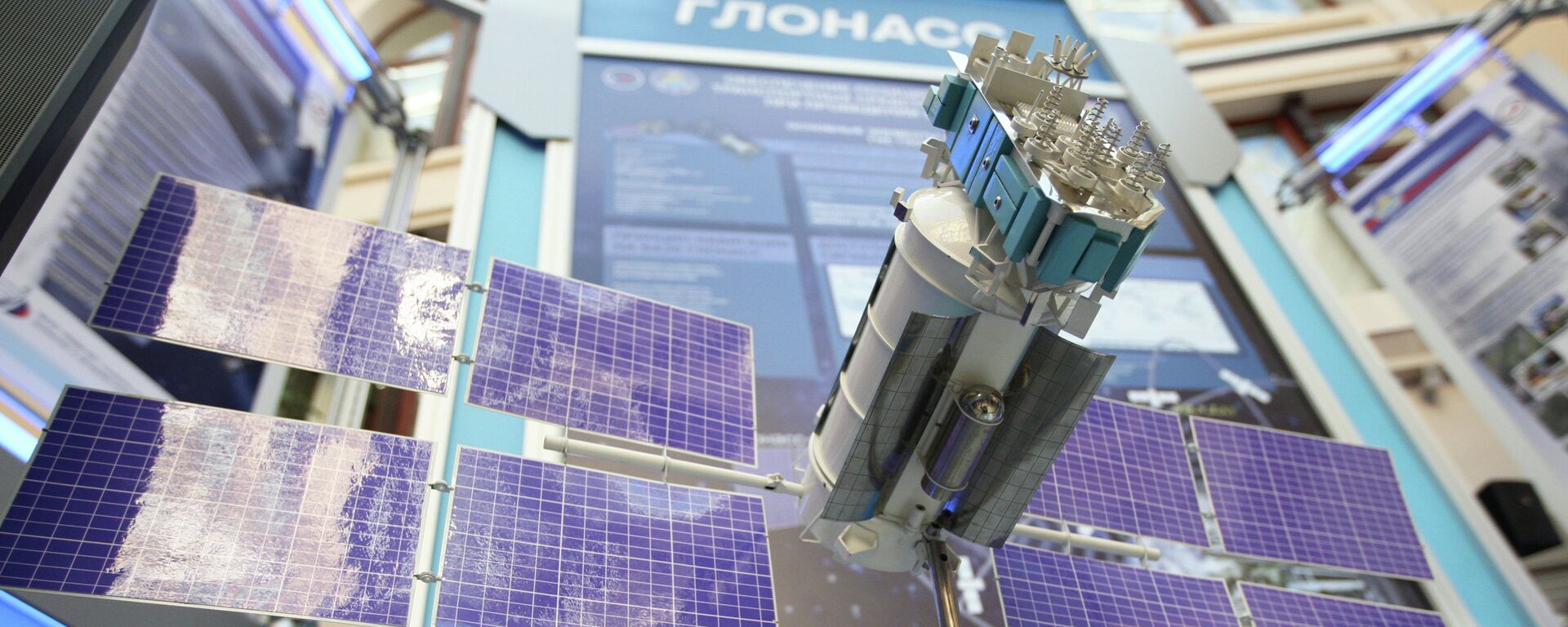 Model satelita GLONASS izložen u okviru izložbe Svemir - Izbori - Telekomunikacije - Sputnik Srbija, 1920, 08.08.2021
