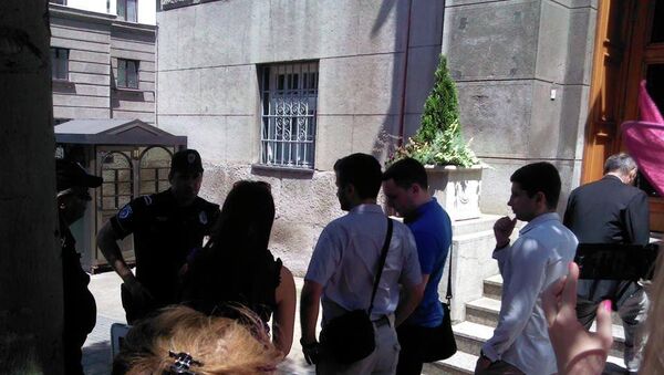 Studenti predaju peticiju u Vladi Srbije - Sputnik Srbija