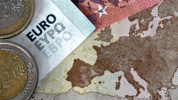 Novčanice i kovanice evra na mapi Evrope - Sputnik Srbija