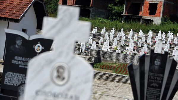 Српско гробље у Братунцу, близу Сребренице - Sputnik Србија