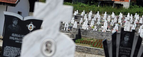 Srpsko groblje u Bratuncu, blizu Srebrenice - Sputnik Srbija
