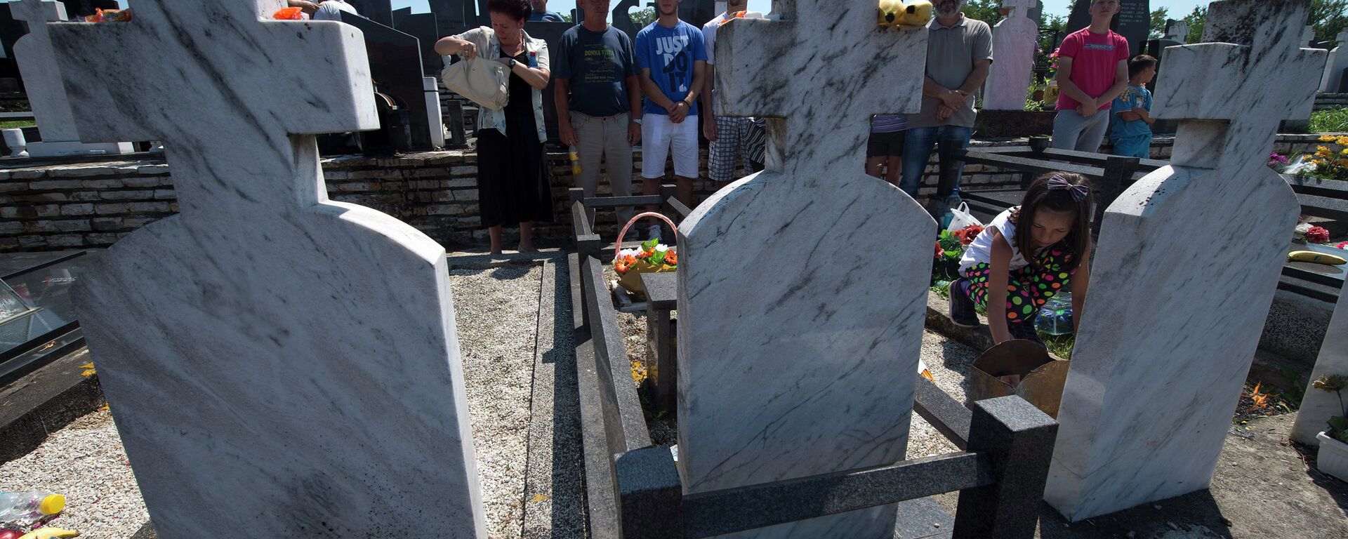 Српско гробље у Братунцу, близу Сребренице - Sputnik Србија, 1920, 12.07.2022