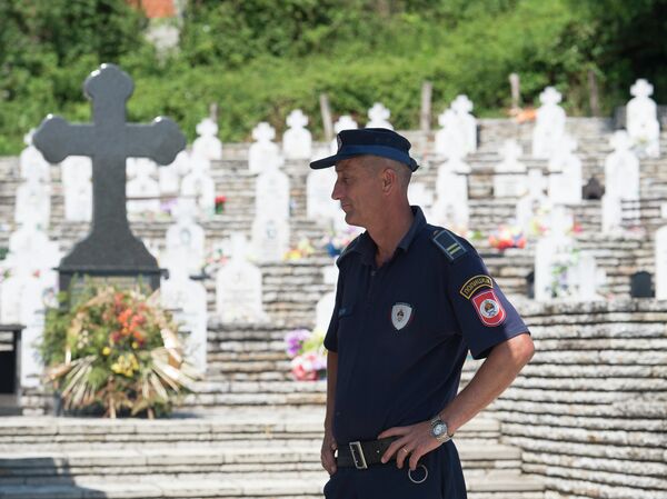 Српско гробље у Братунцу, близу Сребренице Српско гробље у Братунцу, близу Сребренице - Sputnik Србија